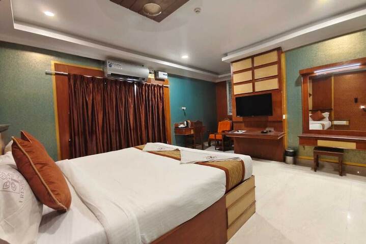 Room 13 of 35