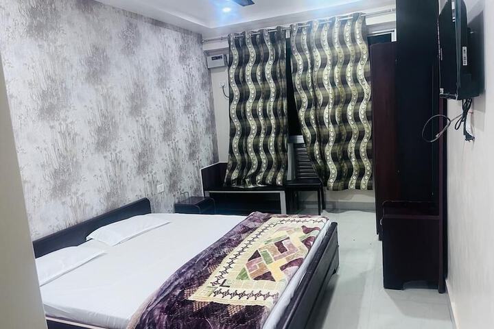Room 3 of 18