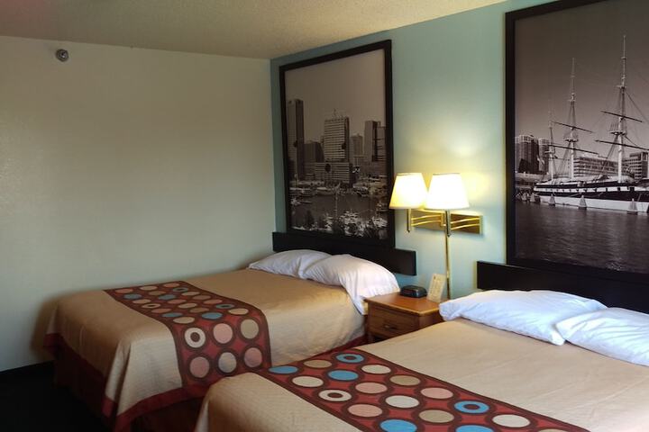 1 Queen Bed Accessible Room (1 of 25)
