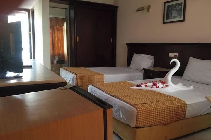 Room 5 of 17