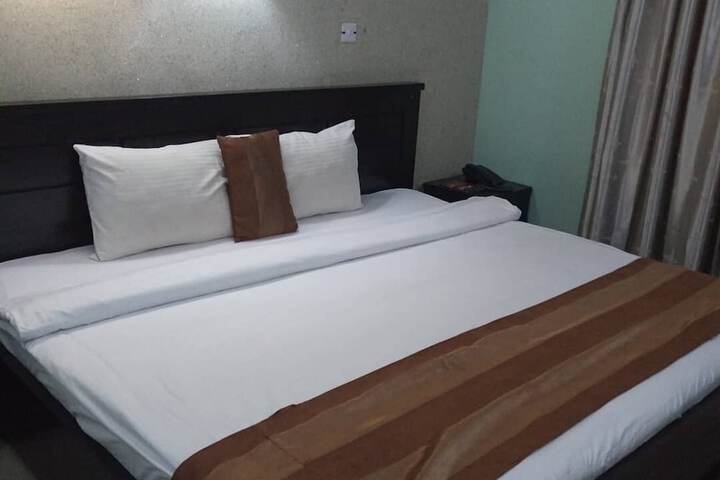 Room 3 of 20