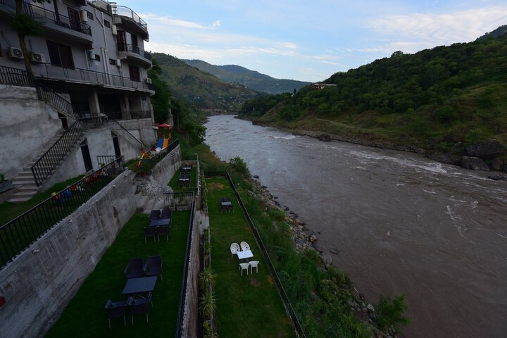 Hotel Exterior 26 of 36
