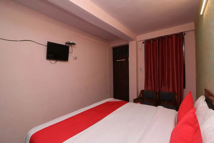 Room 4 of 9