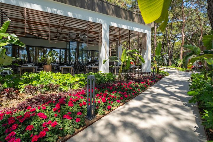 Hotel Exterior 310 of 341
