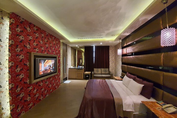 Room 52 of 63