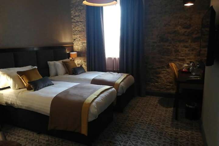 Room 3 of 35