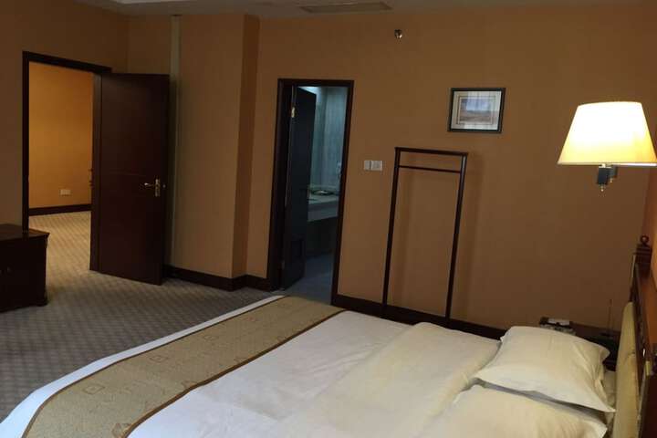 Room 11 of 20