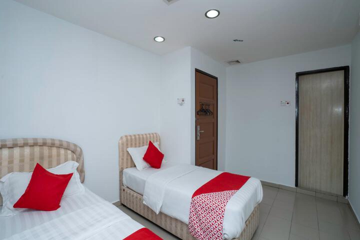 Room 1 of 34