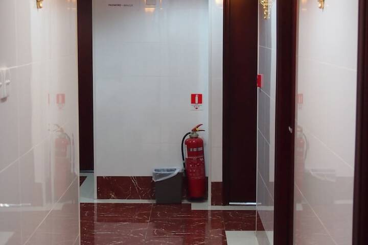 Ballroom/Hall 54 of 60