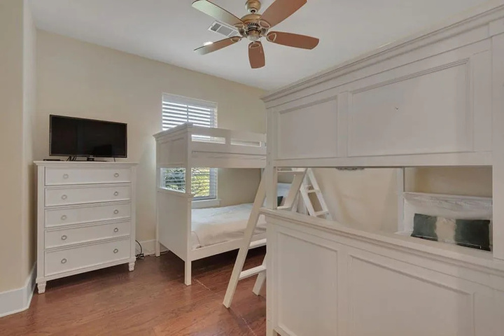 Room 4 of 17