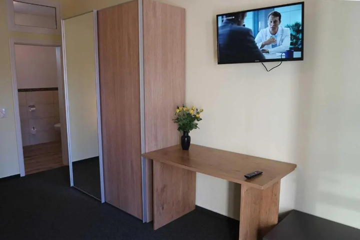 Room 2 of 5