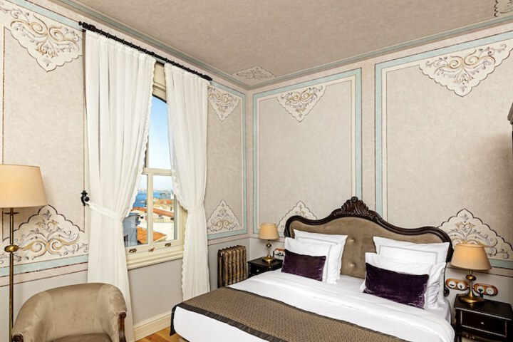 Room 25 of 83