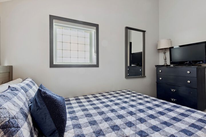 Room 72 of 402