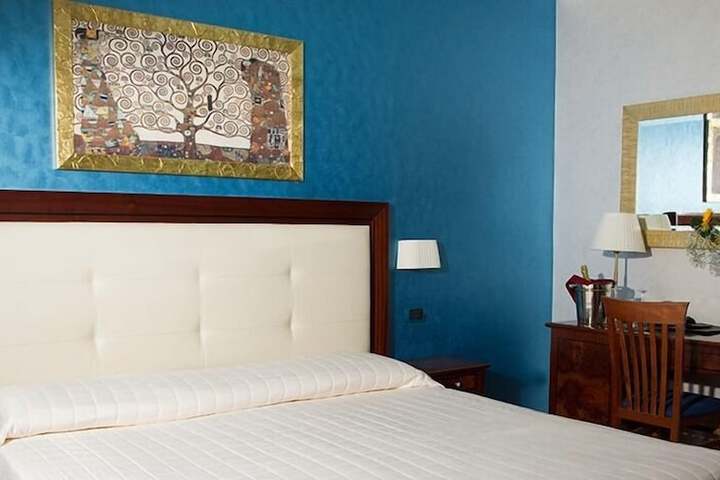 Room 21 of 49