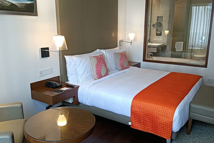 Room 10 of 97
