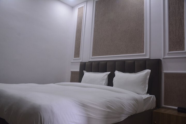 Room 4 of 11