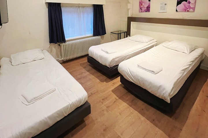 Room 2 of 32