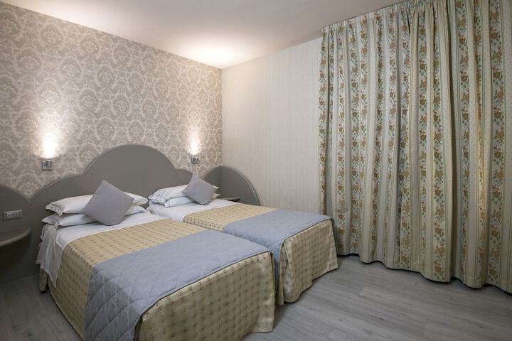 Room 16 of 32