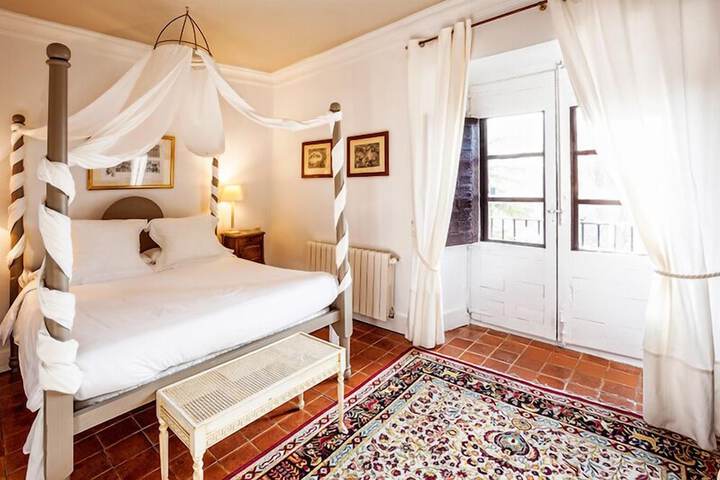 Room 4 of 35