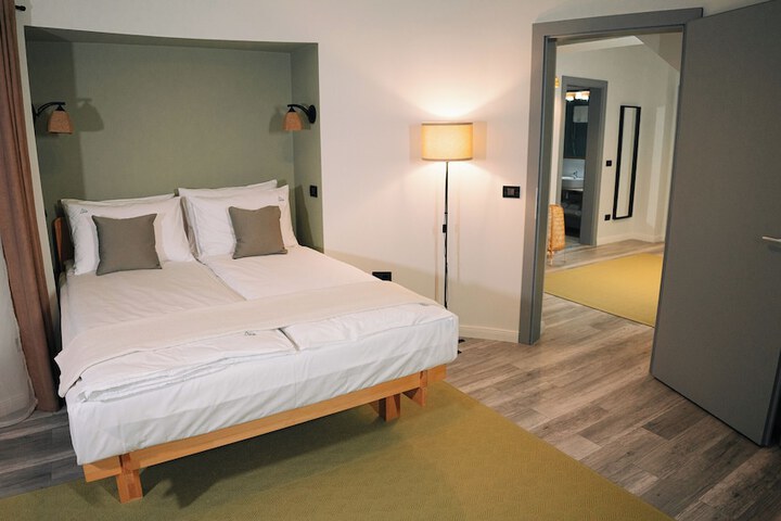 Room 115 of 184