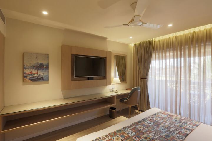 Room 28 of 118