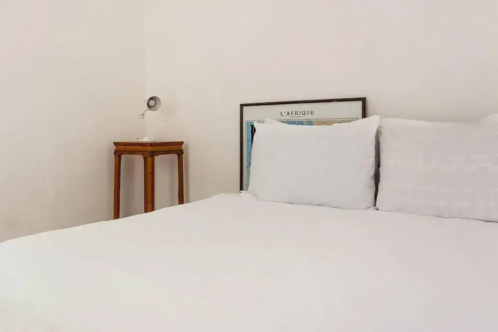 Room 5 of 16