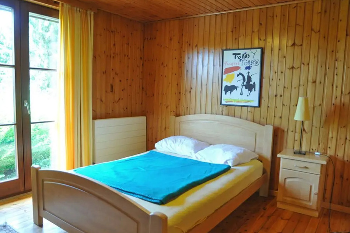Room 2 of 10