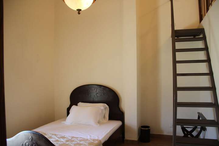 Room 7 of 28