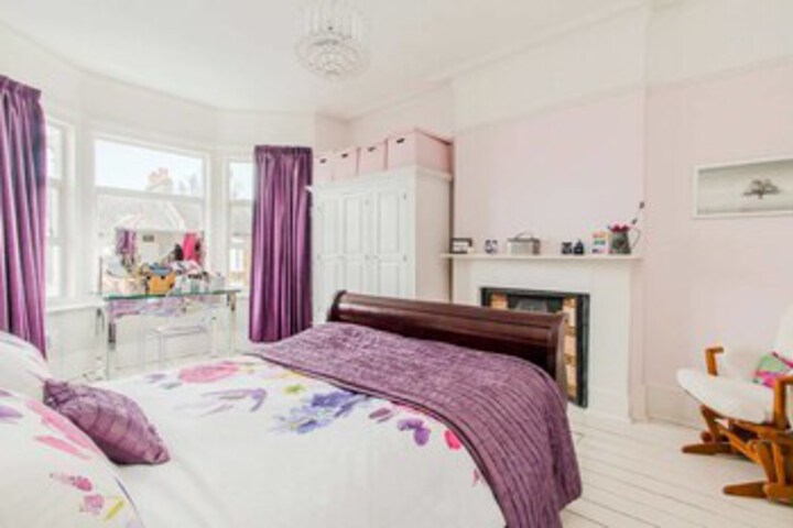 Beautiful Victorian 6 bed Family Home in Zone 2