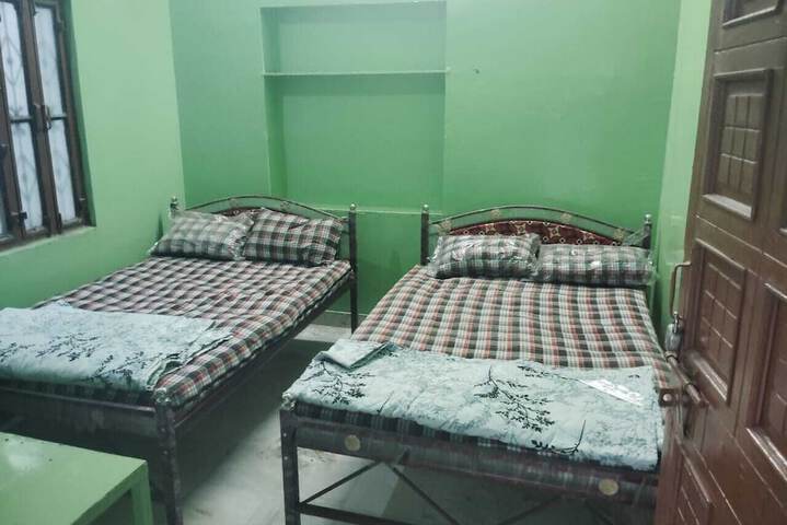Room 9 of 29