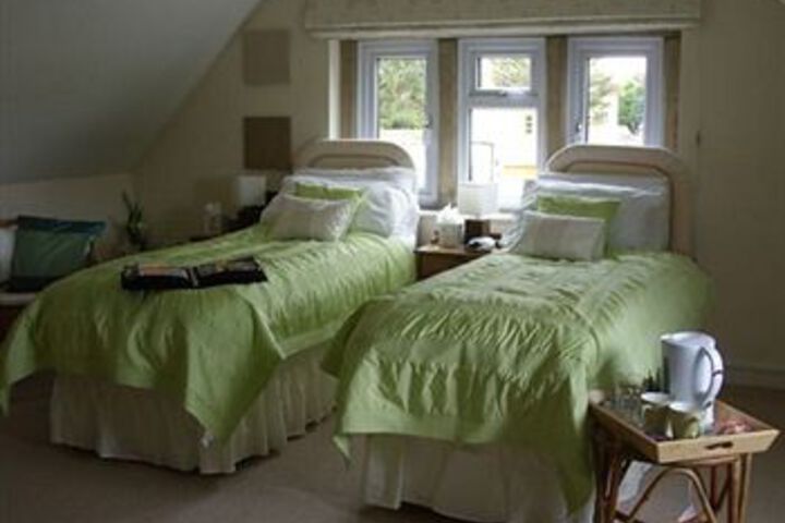 Room 6 of 9