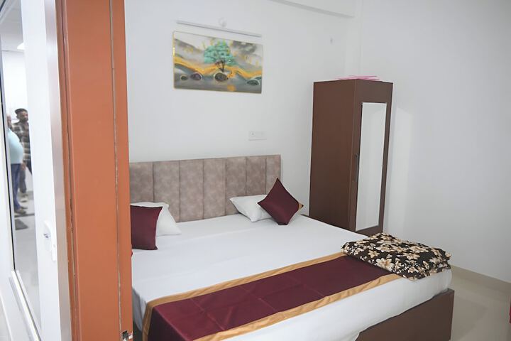 Room 4 of 27