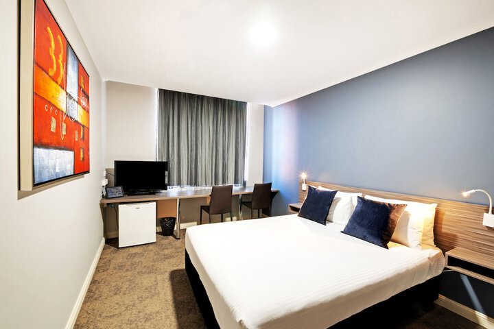 Room 4 of 28