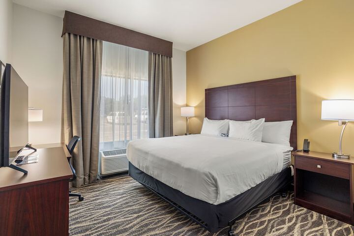 Studio Accessible King Size Bed (2 of 20)
