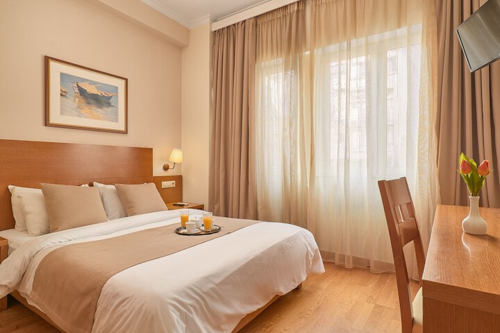 Room 3 of 52