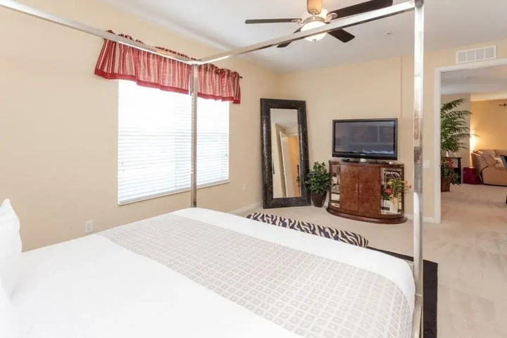 Room 4 of 27
