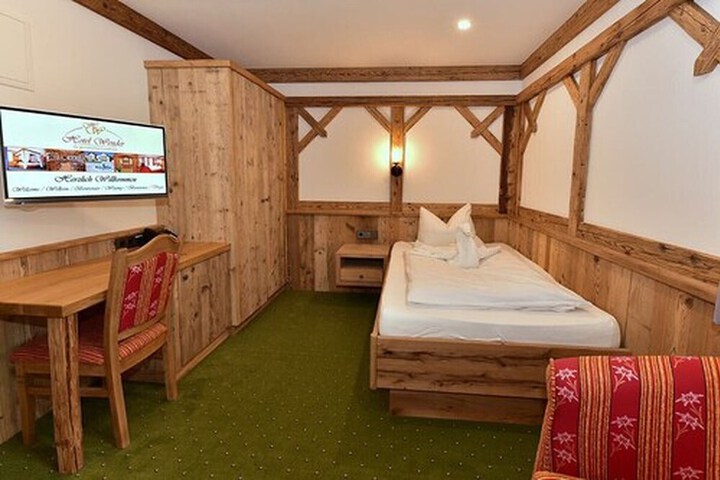Room 5 of 61