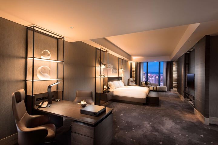 Room 30 of 106