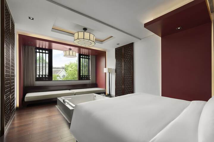 Room 9 of 63