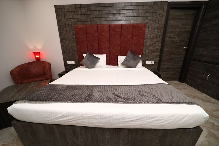 Room 9 of 30