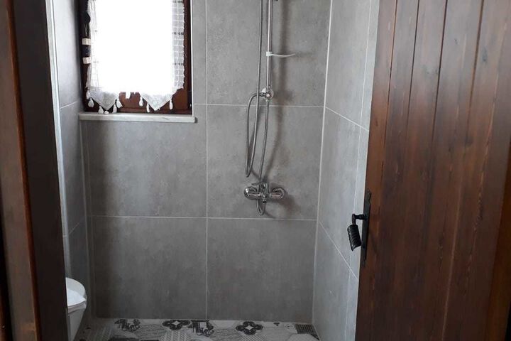 Room 8 of 36