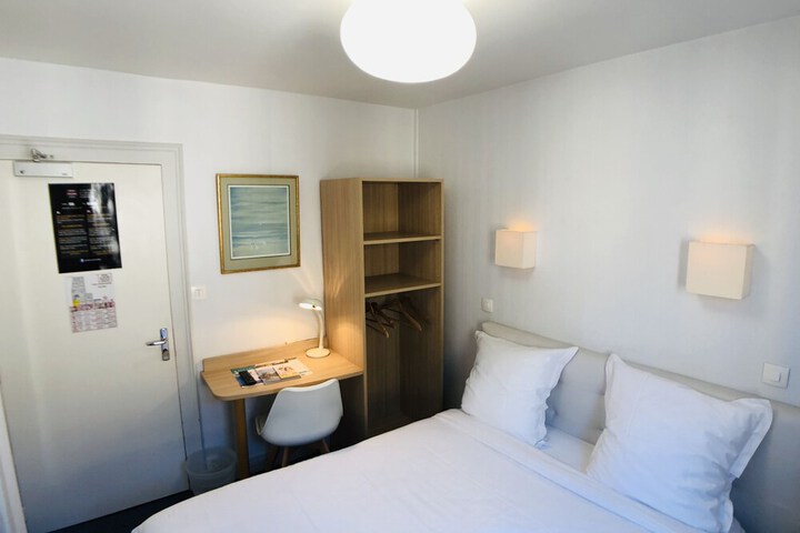 Room 30 of 42
