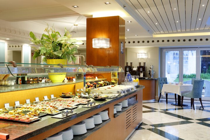Breakfast/Coffee Service 64 of 130