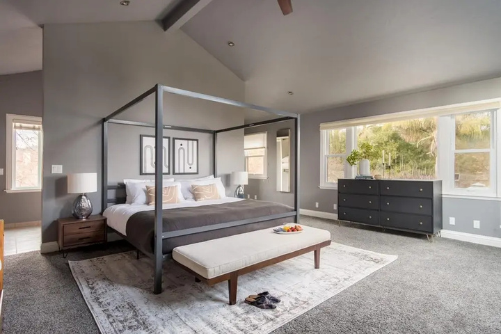 Room 4 of 20