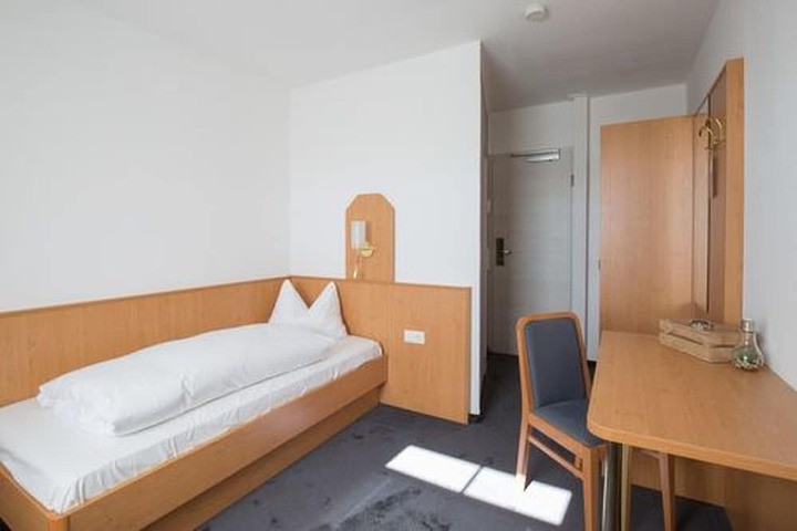 Room 6 of 56