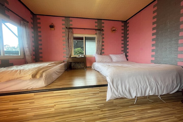 Room 10 of 33