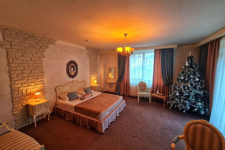 Room 4 of 24