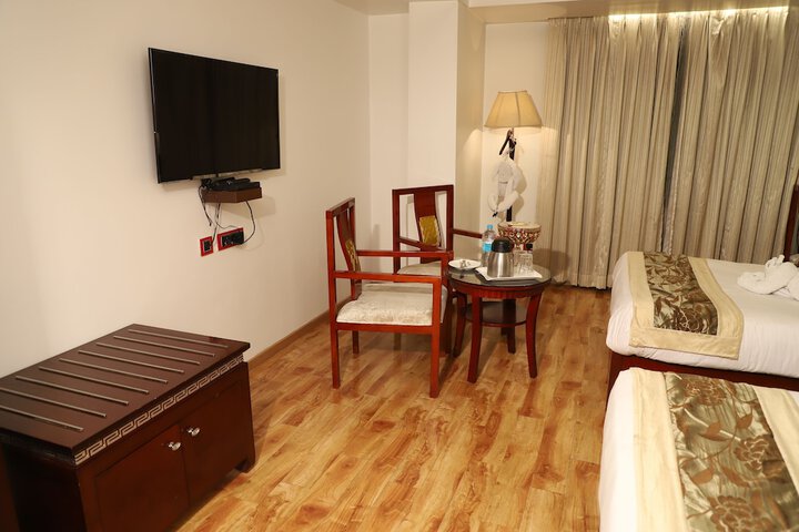 Room 6 of 39