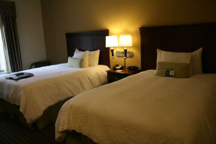 2 Queen Beds (1 of 4)