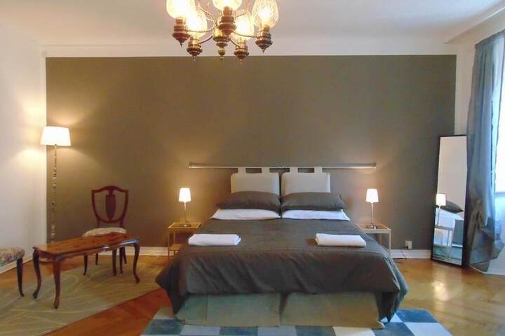Room 6 of 14